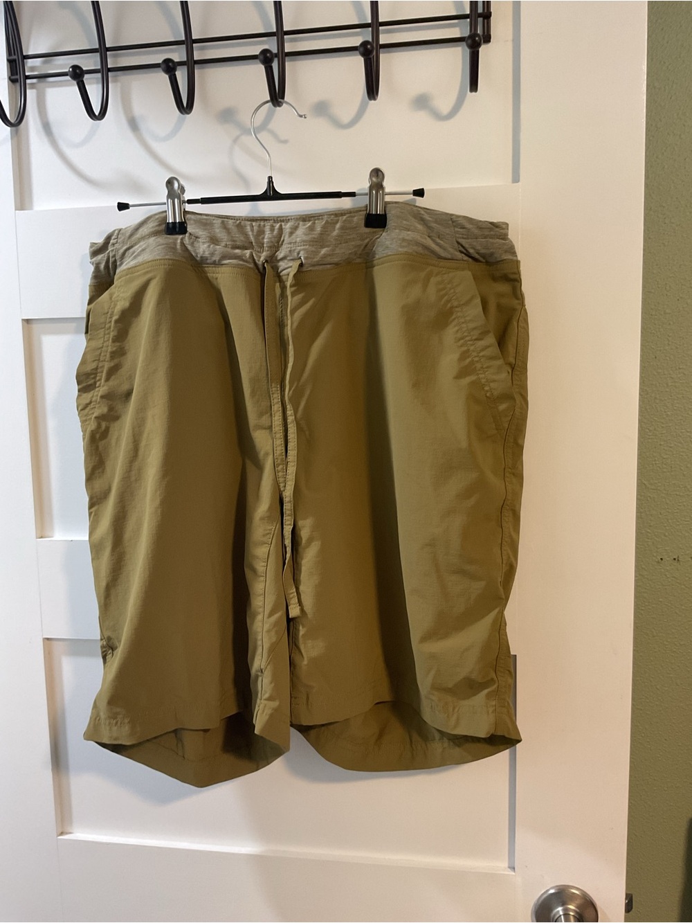 Duluth Trading Co Women’s 16W Olive Khaki Stretch Hiking Shorts - Picture 2 of 6
